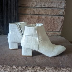 White Snakeskin Booties Women's 7 Weeboo